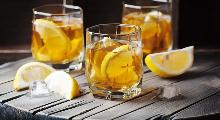 Metaxa 5 Stars: Proste przepisy na drinki, które zrobisz w domu