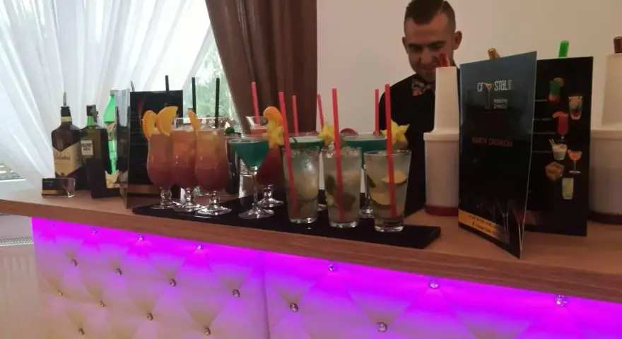Ile kosztuje barman na 18. urodziny? Sprawdź ceny i pakiety
