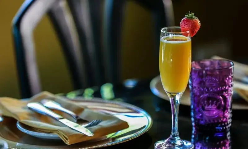 Mimoza: Prosty przepis na idealny drink z prosecco i sokiem